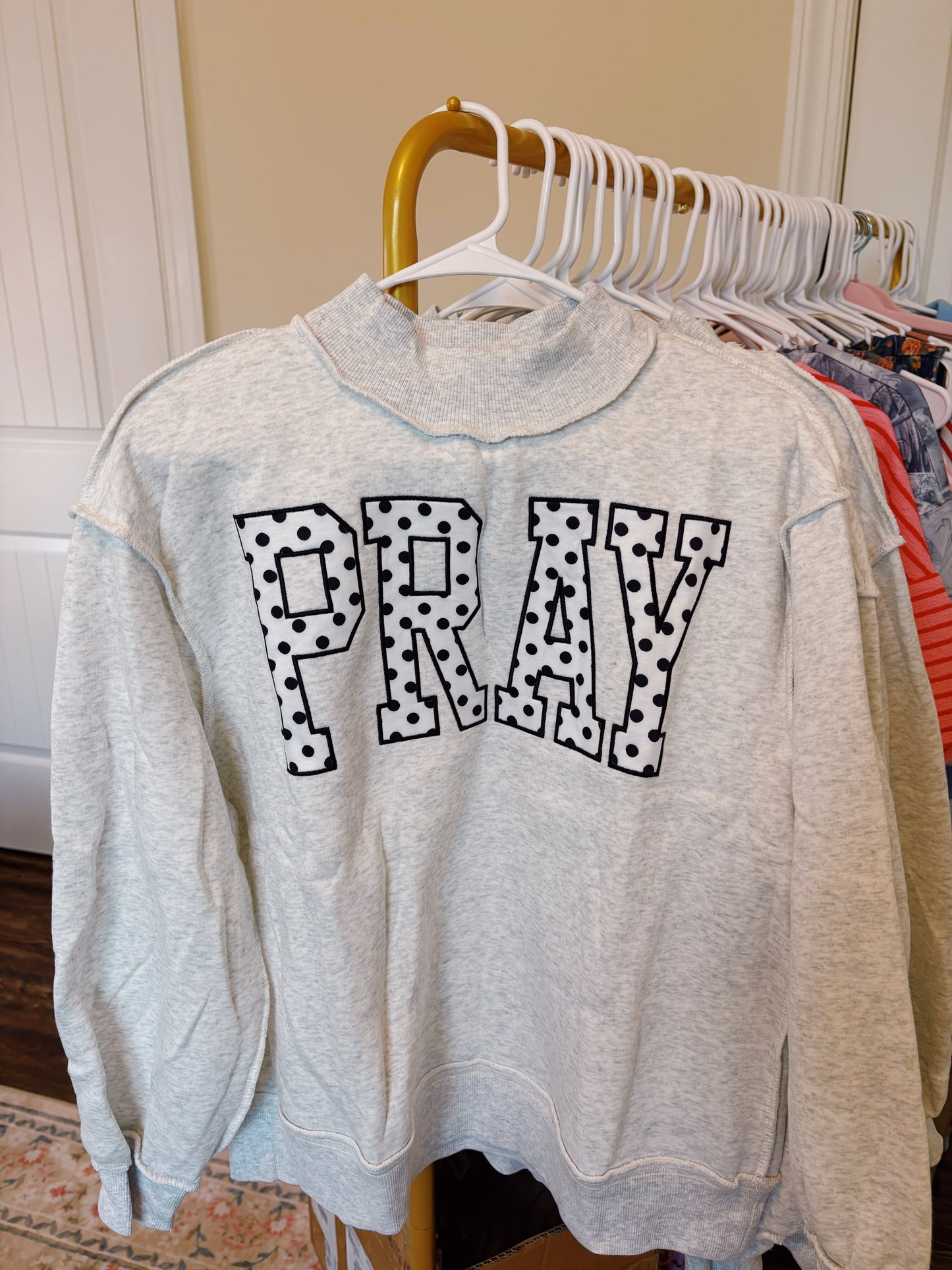 Pray Mock Neck🤍